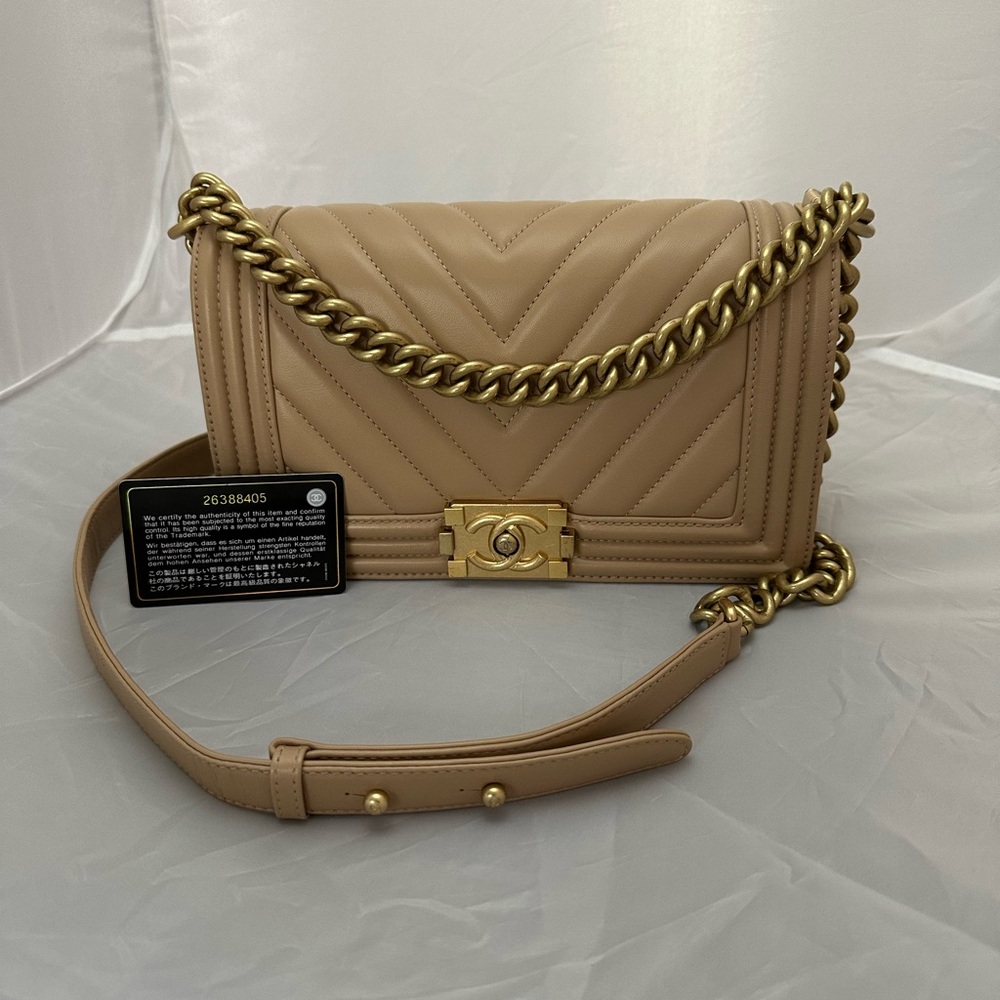 CHANEL Beige Quilted Boy Flap Bag with Gold Hardware - Picture 2 of 11